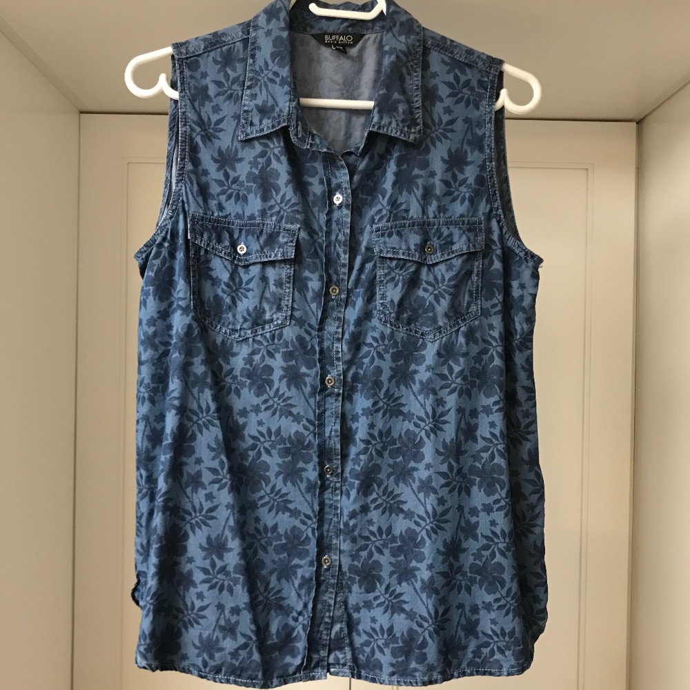 Buffalo Women’s Denim Sleeveless Floral Button up Shirt US M Blue and Navy